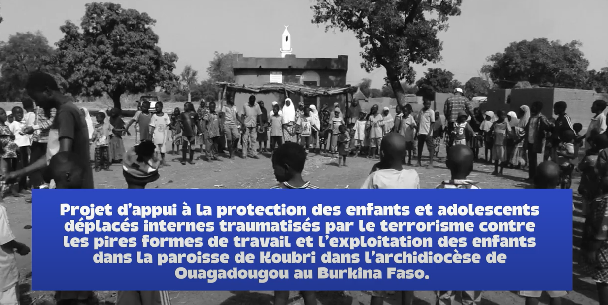Après 12 mois d'actions dans le cadre du Projet d'appui à la protection des enfants et adolescents déplacés internes traumatisés par le terrorisme contre les pires formes de travail et l'exploitation des enfants dans la paroisse de Koubri , découvrez l'impact de notre engagement à travers ce film documentaire. En rappel ce projet a été financé par KINDERMISSIONWERK.